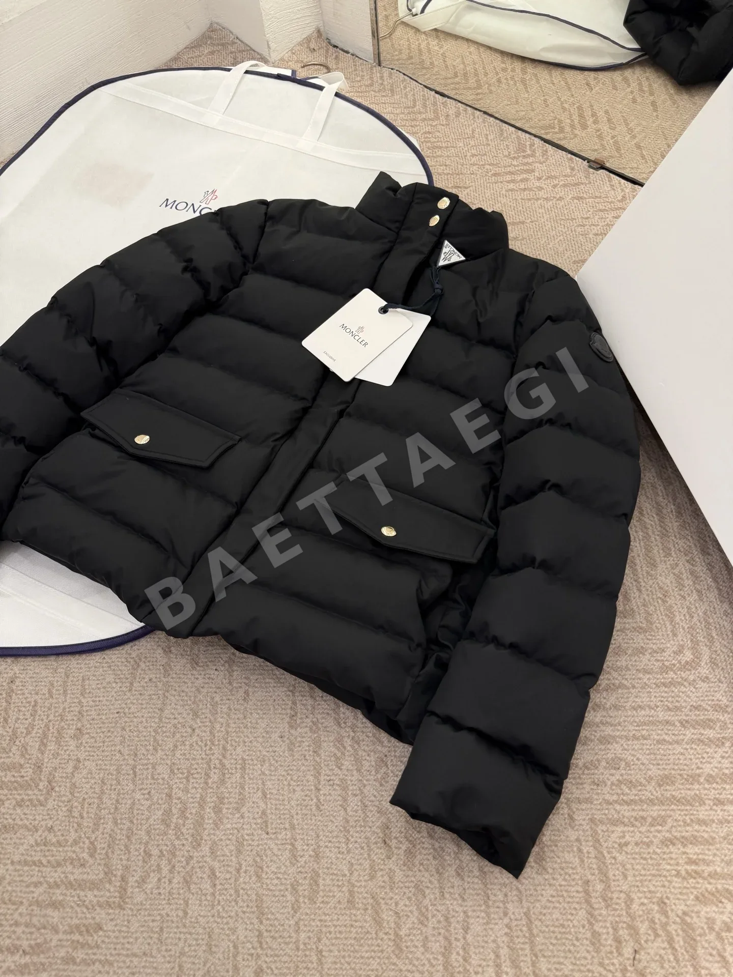 몽클레르 베셋(Bessette) 여성용 쇼트 다운 재킷 상세 이미지 7