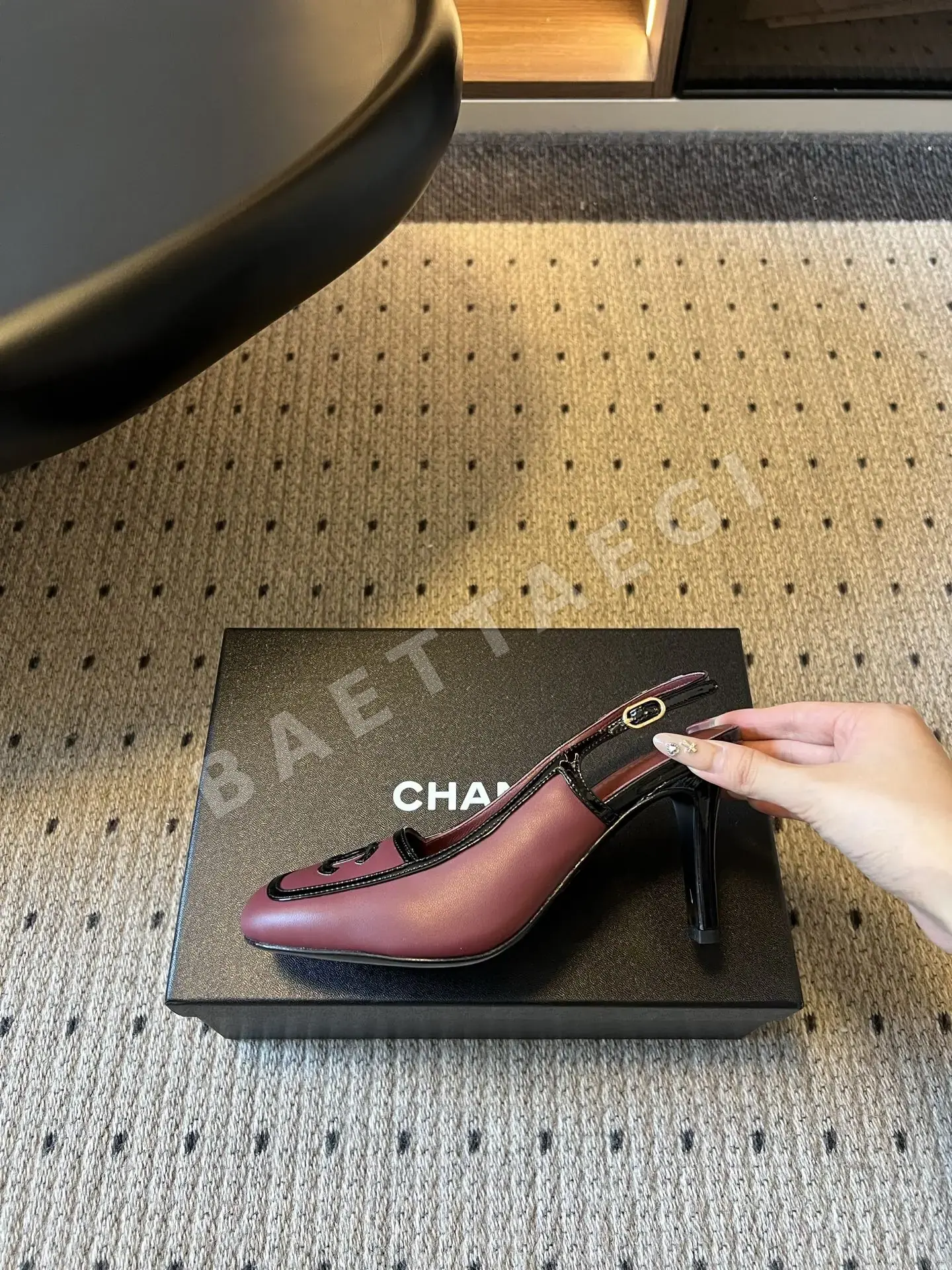 샤넬 힐 여성 시프스킨 더블 C 로고 상세 이미지 6