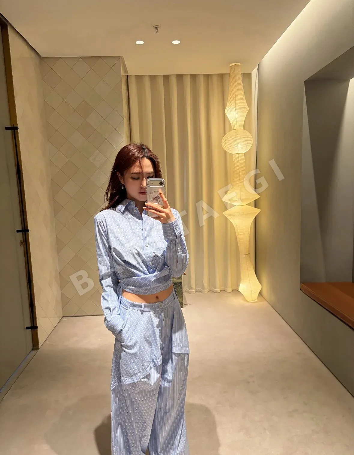 로에베 스트라이프 허리 셰이프 셔츠 상세 이미지 5