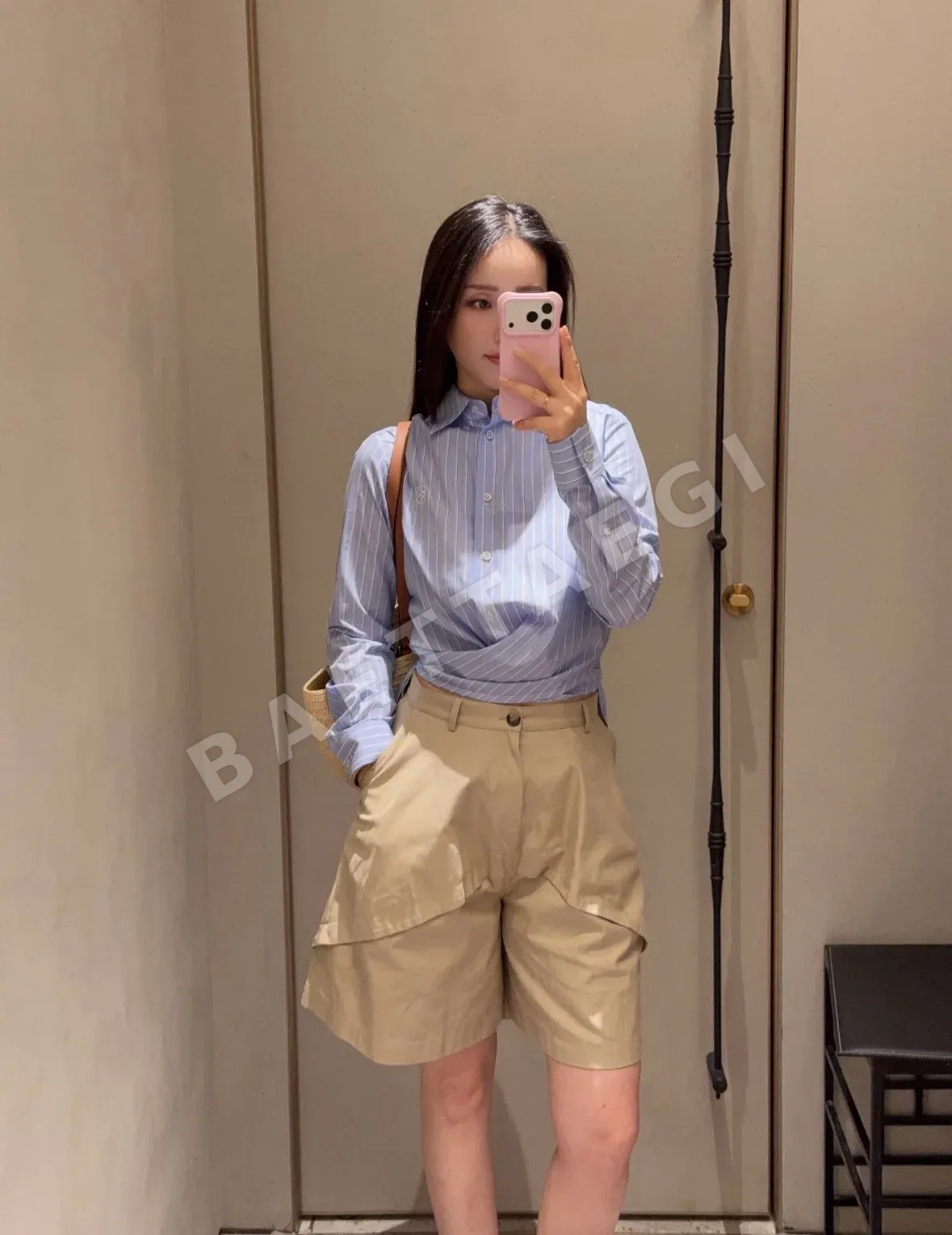 로에베 스트라이프 허리 셰이프 셔츠 상세 이미지 2