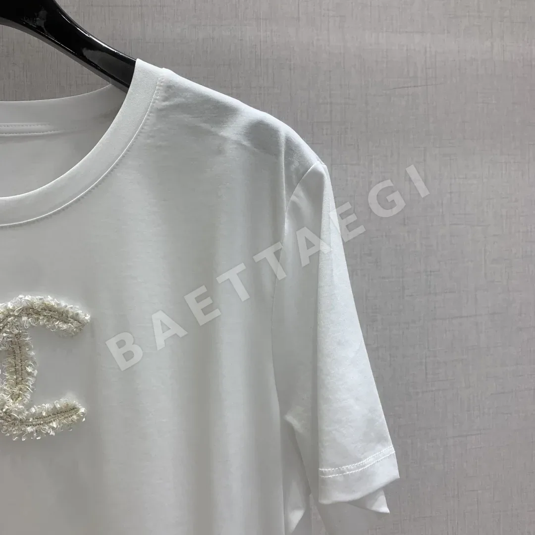 샤넬 더블 C 자수 3D 비즈 반팔 티셔츠 상세 이미지 3