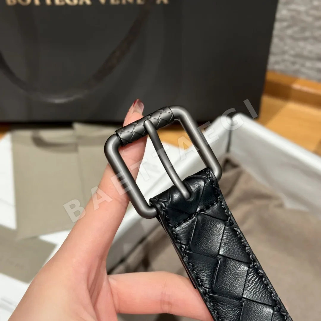보테가베네타 인트레치아토 카프스킨 벨트 상세 이미지 8