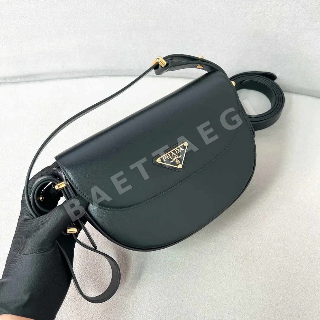 프라다 카프스킨 덤플링 숄더백 1BD365 상세 이미지 3