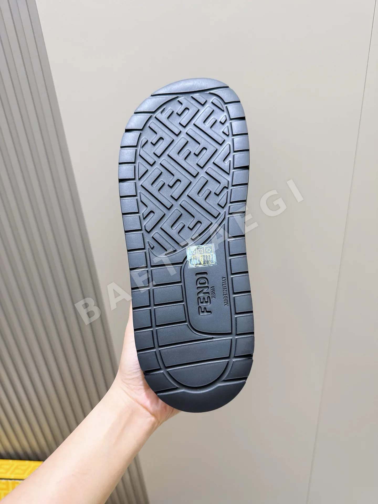 펜디 남성 컬러 블록 러버 샌들 상세 이미지 6