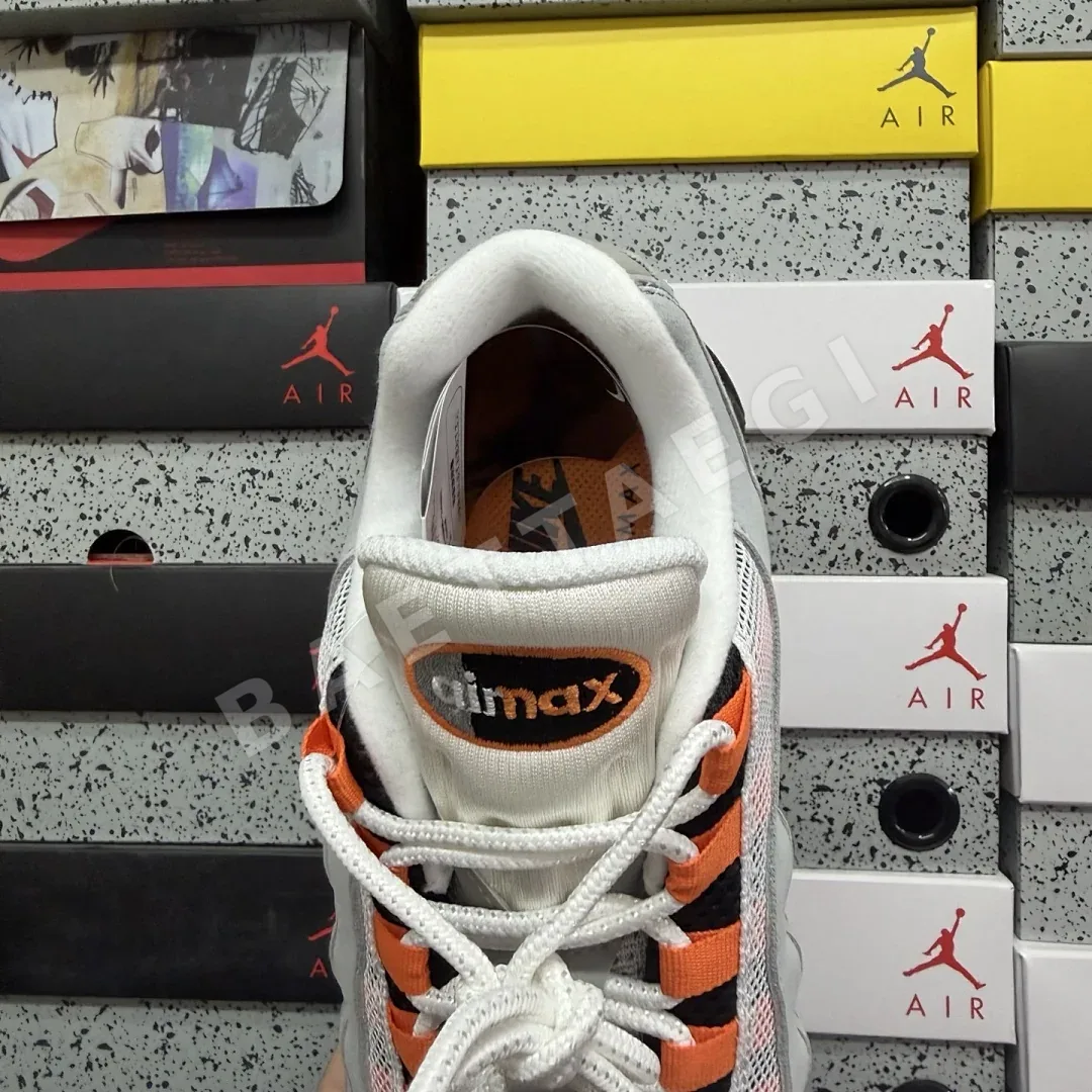 나이키 [GX] 에어 맥스 95 OG 블랙 그레이 오렌지 HM4740-005 201232 Nike Air Max 95 OG Big Bubble 상세 이미지 8
