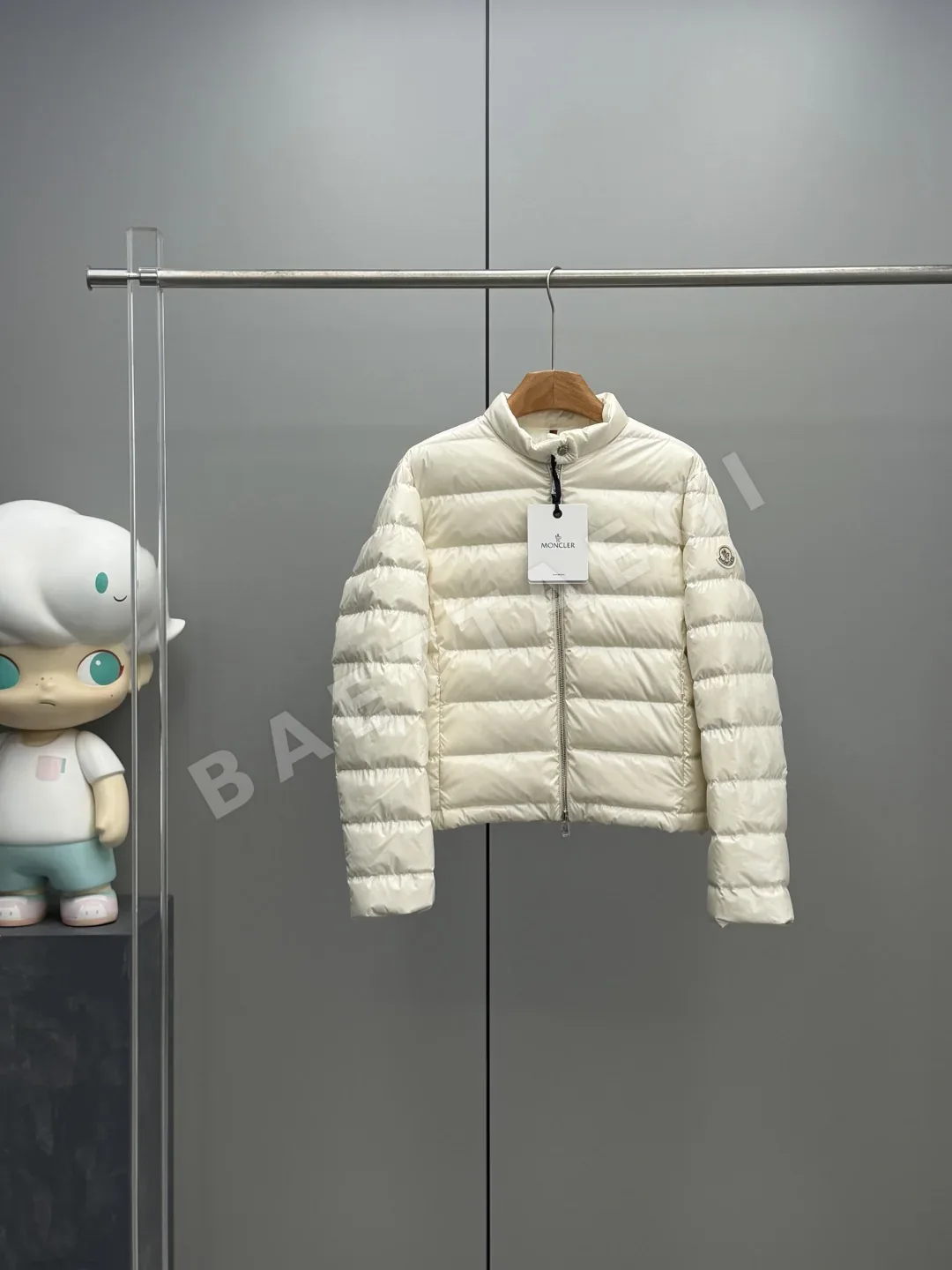 몽클레르 뉴 파피용 오일 왁스 마감 여성 패딩 상세 이미지 2