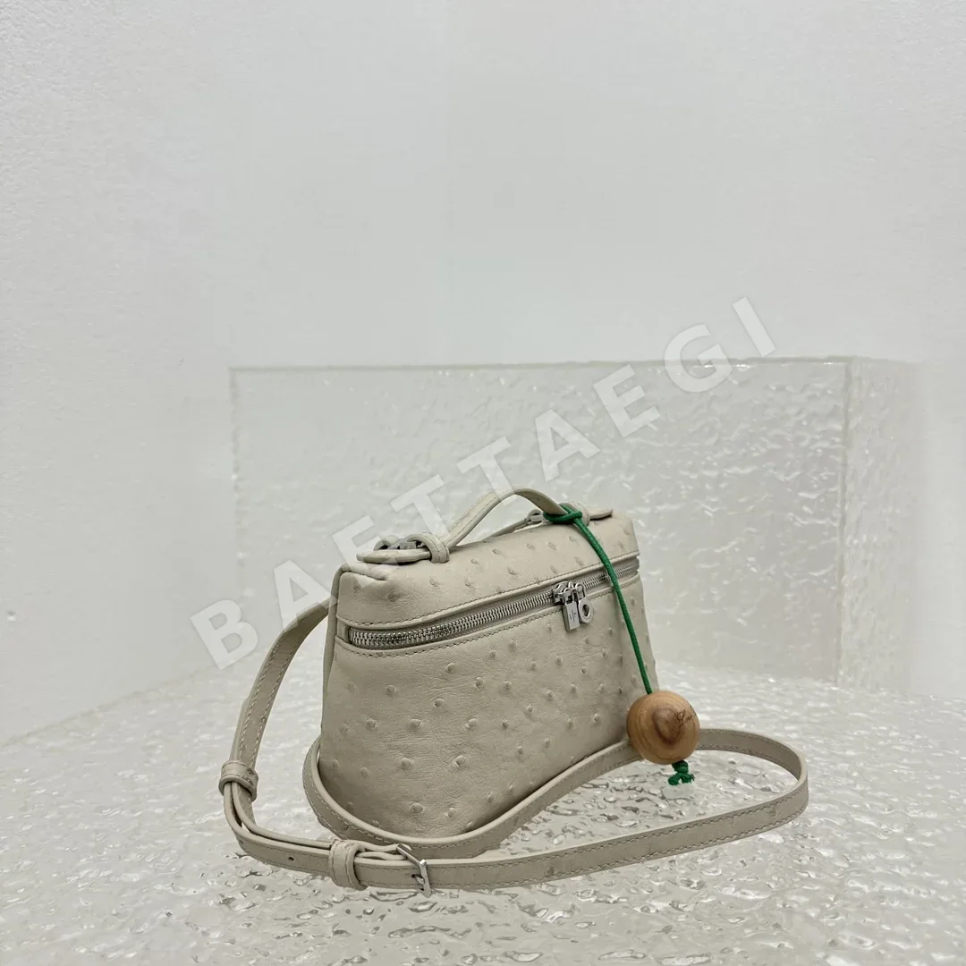 로로피아나 연회색 타조 소가죽 숄더백 C168878 상세 이미지 3