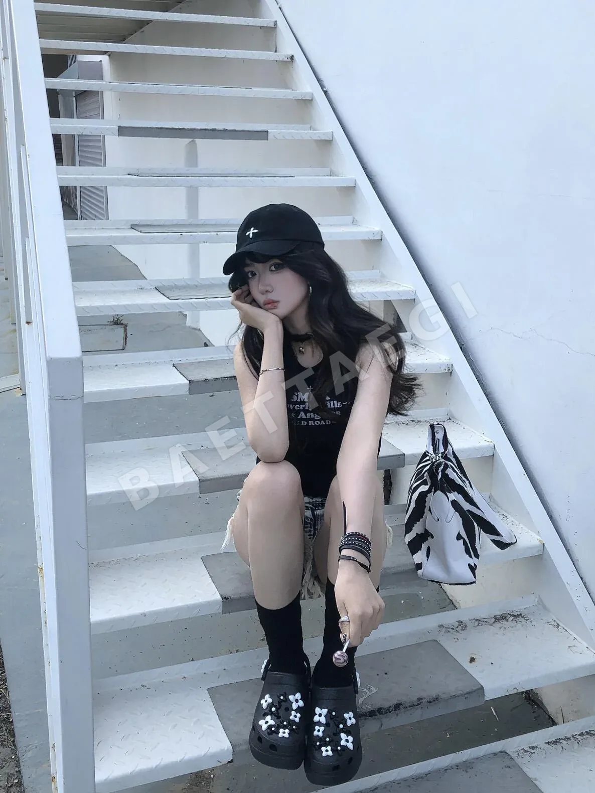 크롬하츠 빅크로스 블랙 화이트 포니헤어 크로스바디백 상세 이미지 12