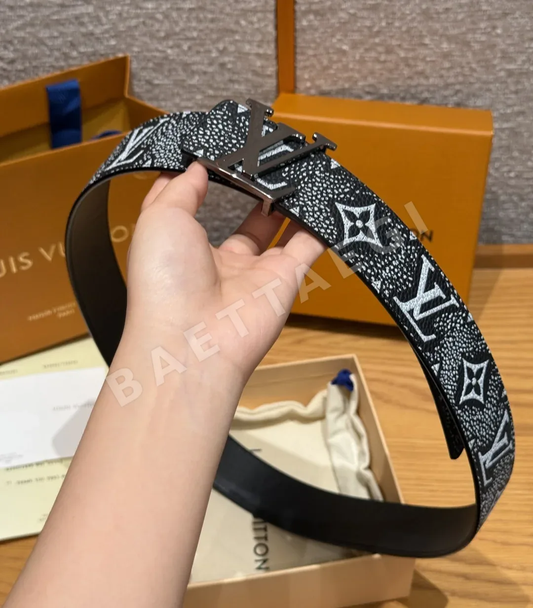 루이비통 이니셜 40mm 리버시블 벨트 상세 이미지 7