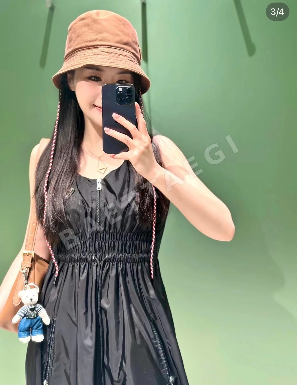 프라다 리사이클 나일론 하프 지퍼 V넥 원피스 상세 이미지 2