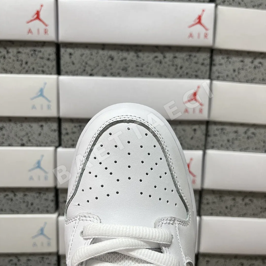 나이키 [M] SB 덩크 로우 HQ8487-100 201049 Nike SB Dunk Low Supreme 94 White Metallic 상세 이미지 5