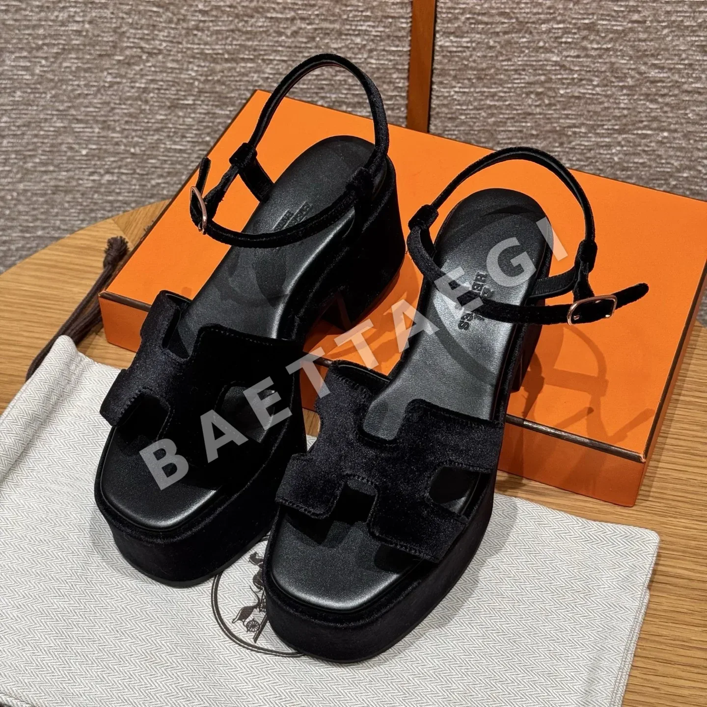 에르메스 잼30 샌들 블랙 스웨이드 상세 이미지 1