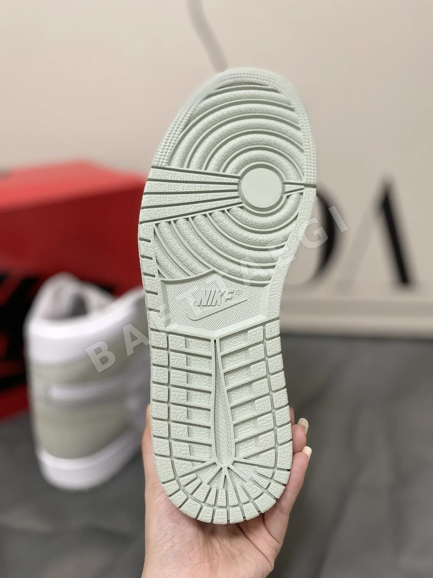 나이키조던 Air Jordan 1 Retro High OG 스니커즈 상세 이미지 9