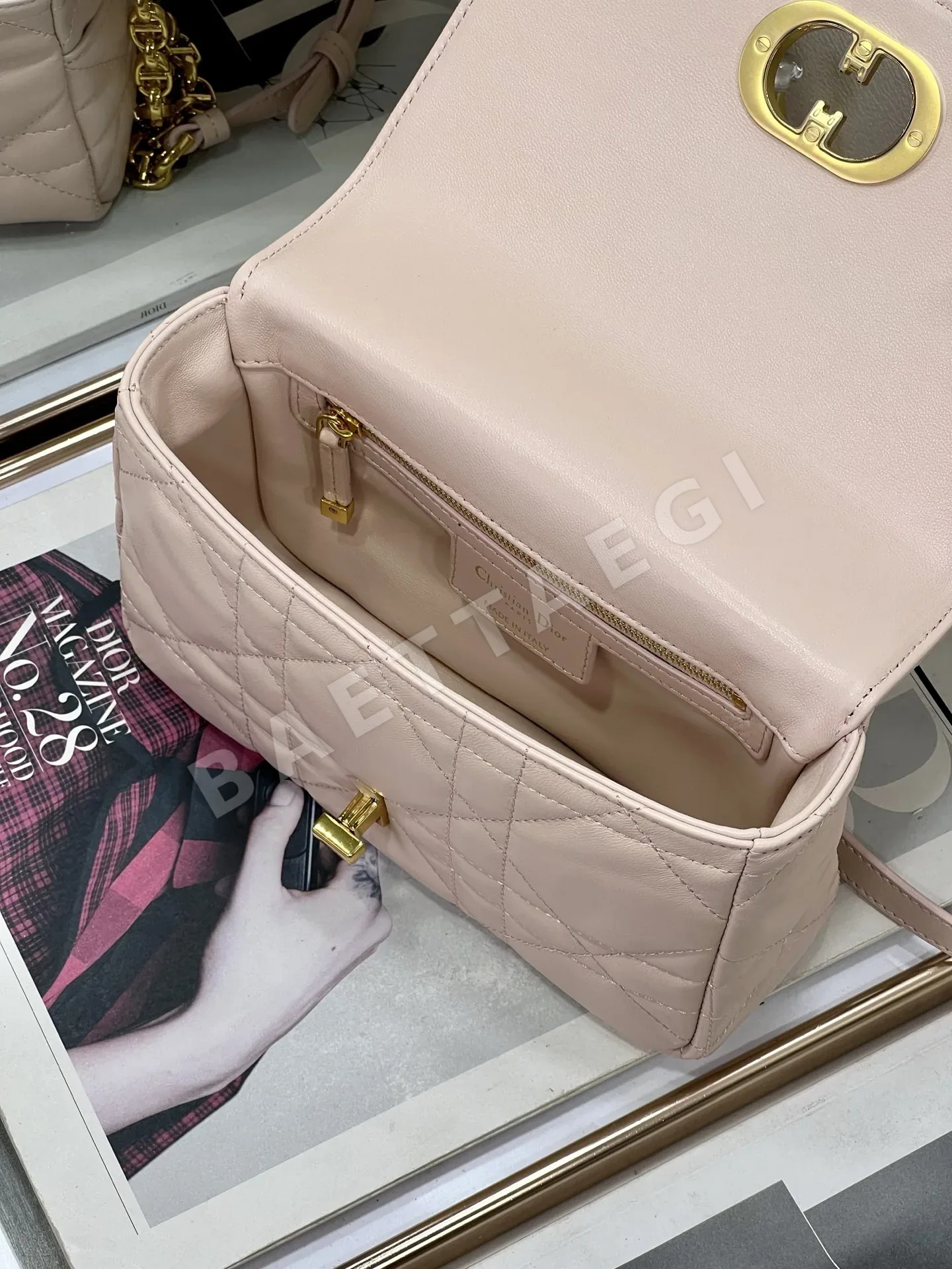디올 카로 램스킨 미니 숄더백 상세 이미지 9