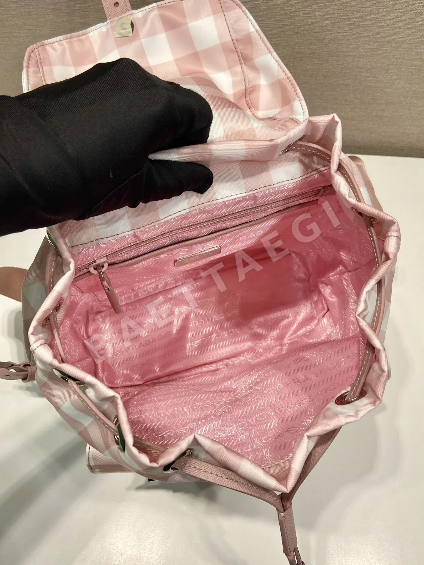프라다 체크 패턴 백팩 1BZ677 상세 이미지 8