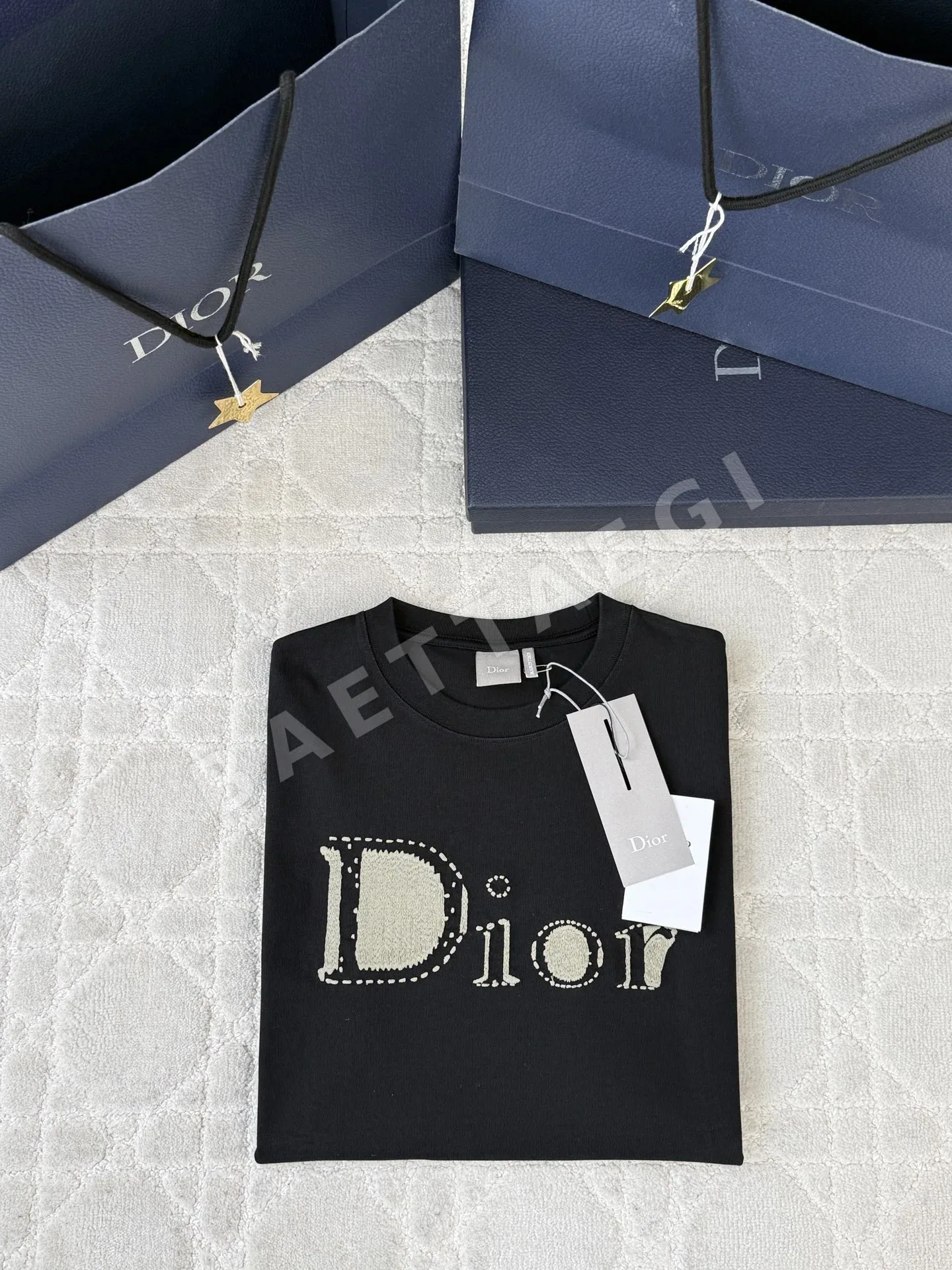 디올 CD 도트 로고 자수 크루넥 반팔 셔츠 상세 이미지 3