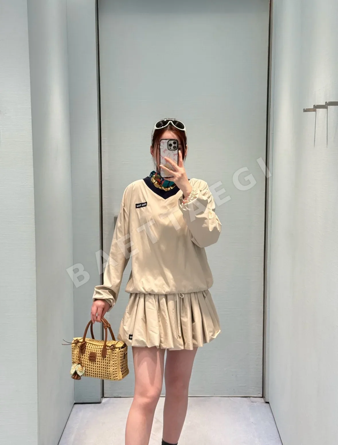 미우미우 컬러블록 V넥 란턴 슬리브 세트 여성의류 상세 이미지 6