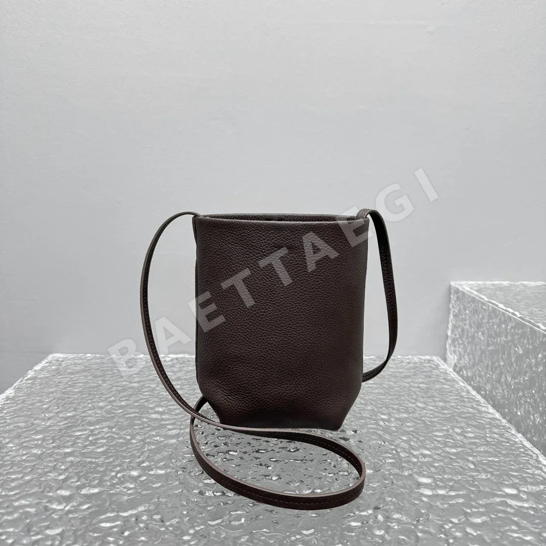 더로우 N/S 파크 다크브라운 버킷백 상세 이미지 4