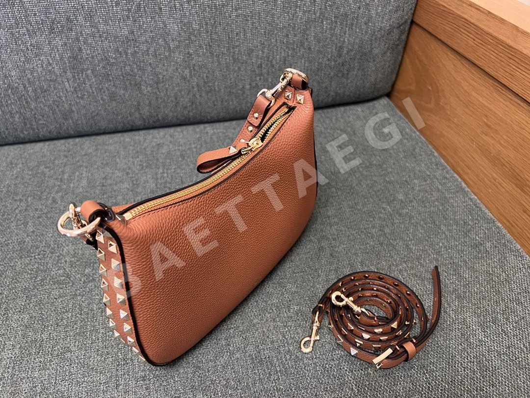 발렌티노 그레인 카프스킨 미니 호보백 상세 이미지 7