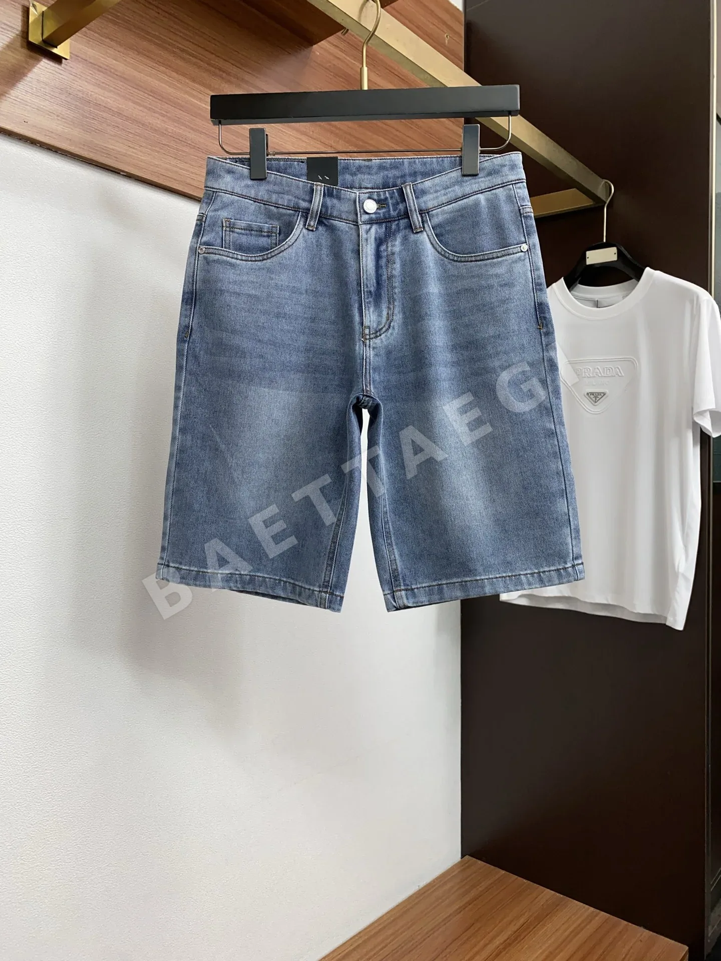 프라다 슬림핏 데님 반바지 103561