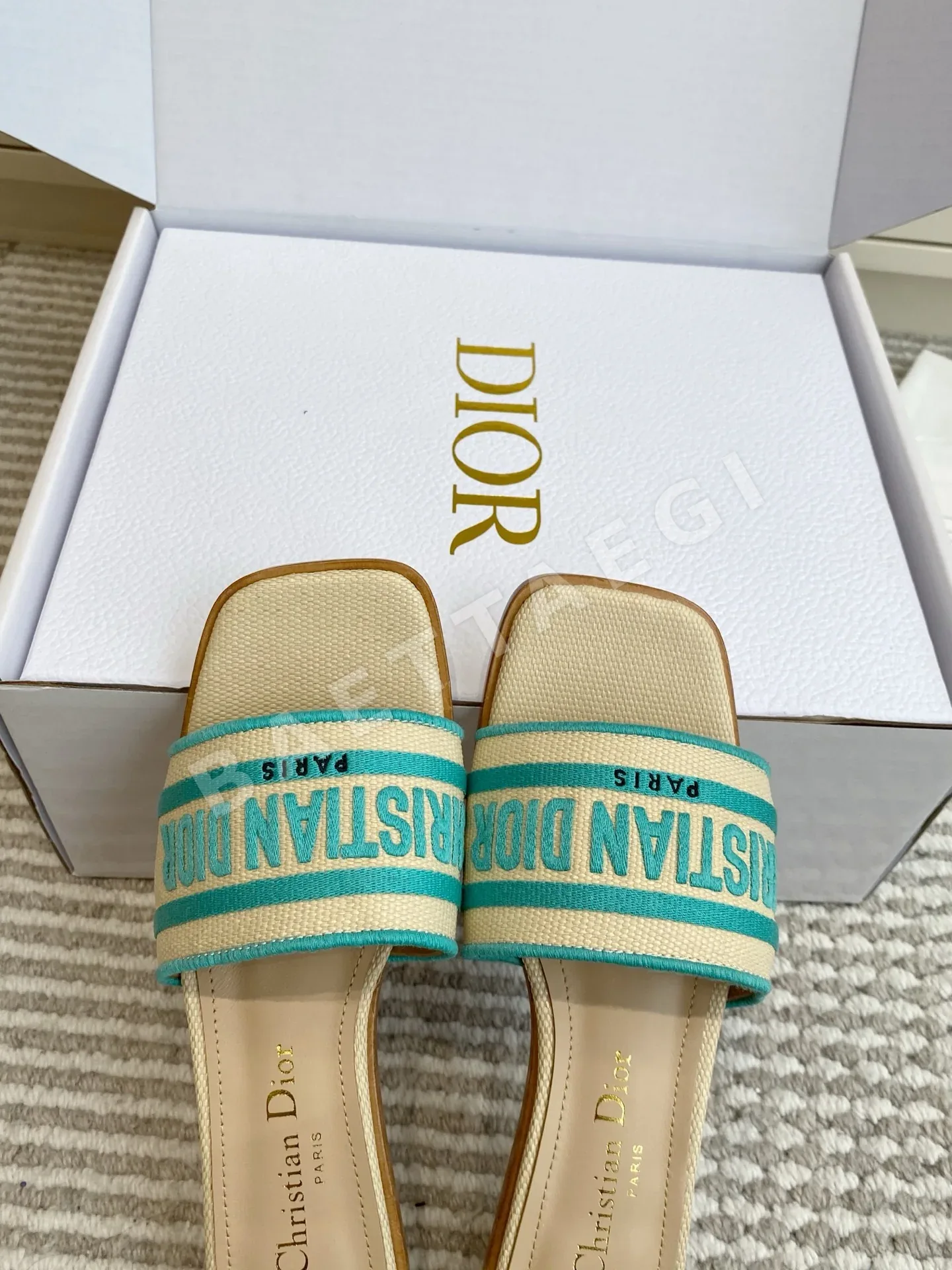 디올 드웨이 3D 자수 뮬 상세 이미지 7
