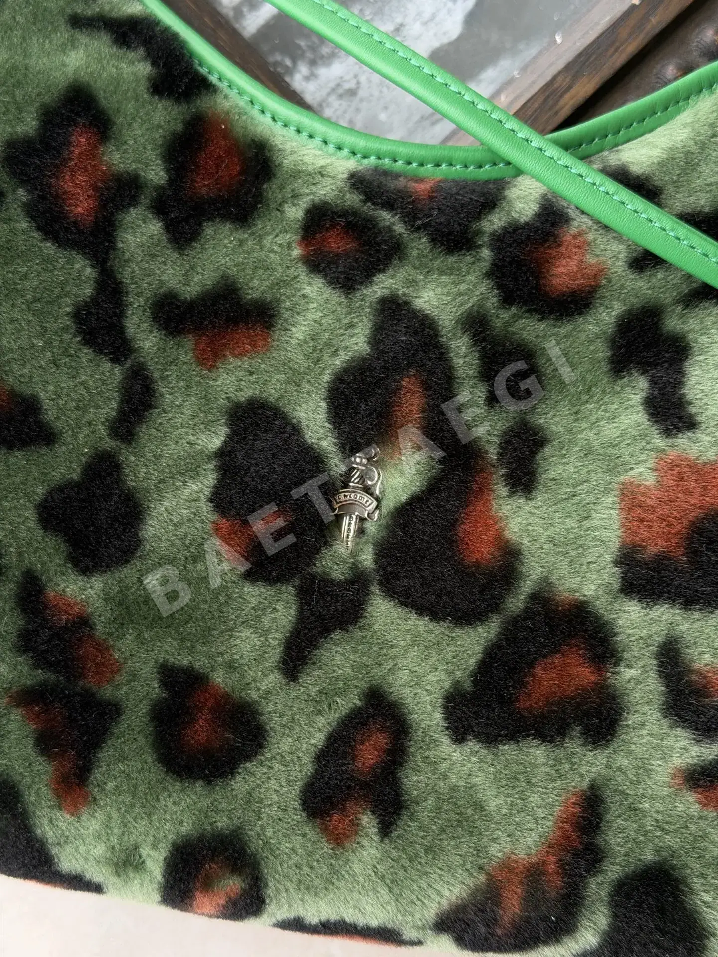 크롬하츠 그린 레오파드 프린트 테디베어 언더암 가방 상세 이미지 2