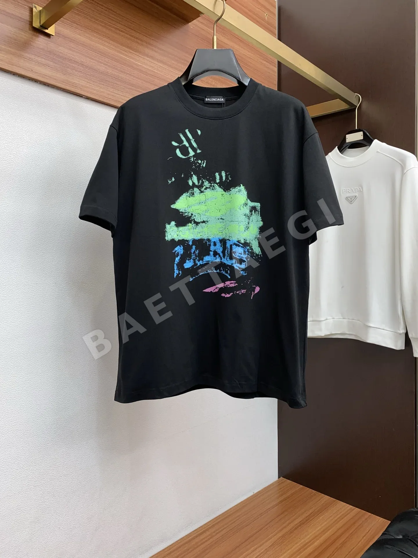 발렌시아가 크루넥 코튼 남성 반팔 티셔츠 49101