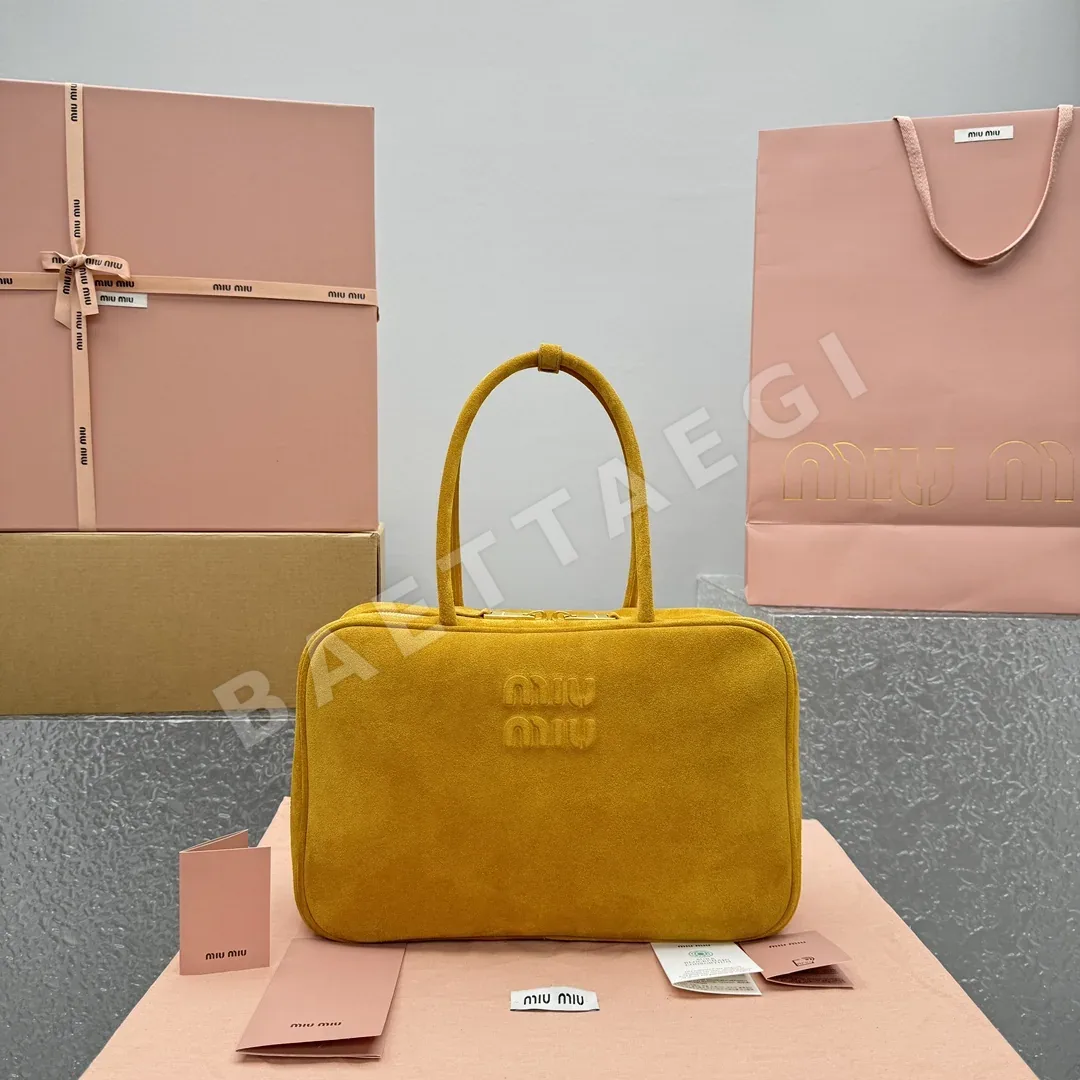 미우미우 스웨이드 토트백 상세 이미지 1