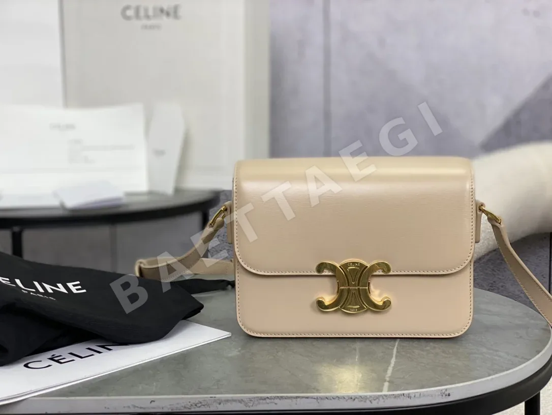 셀린느 개선문 밀크티 박스 가방 86068