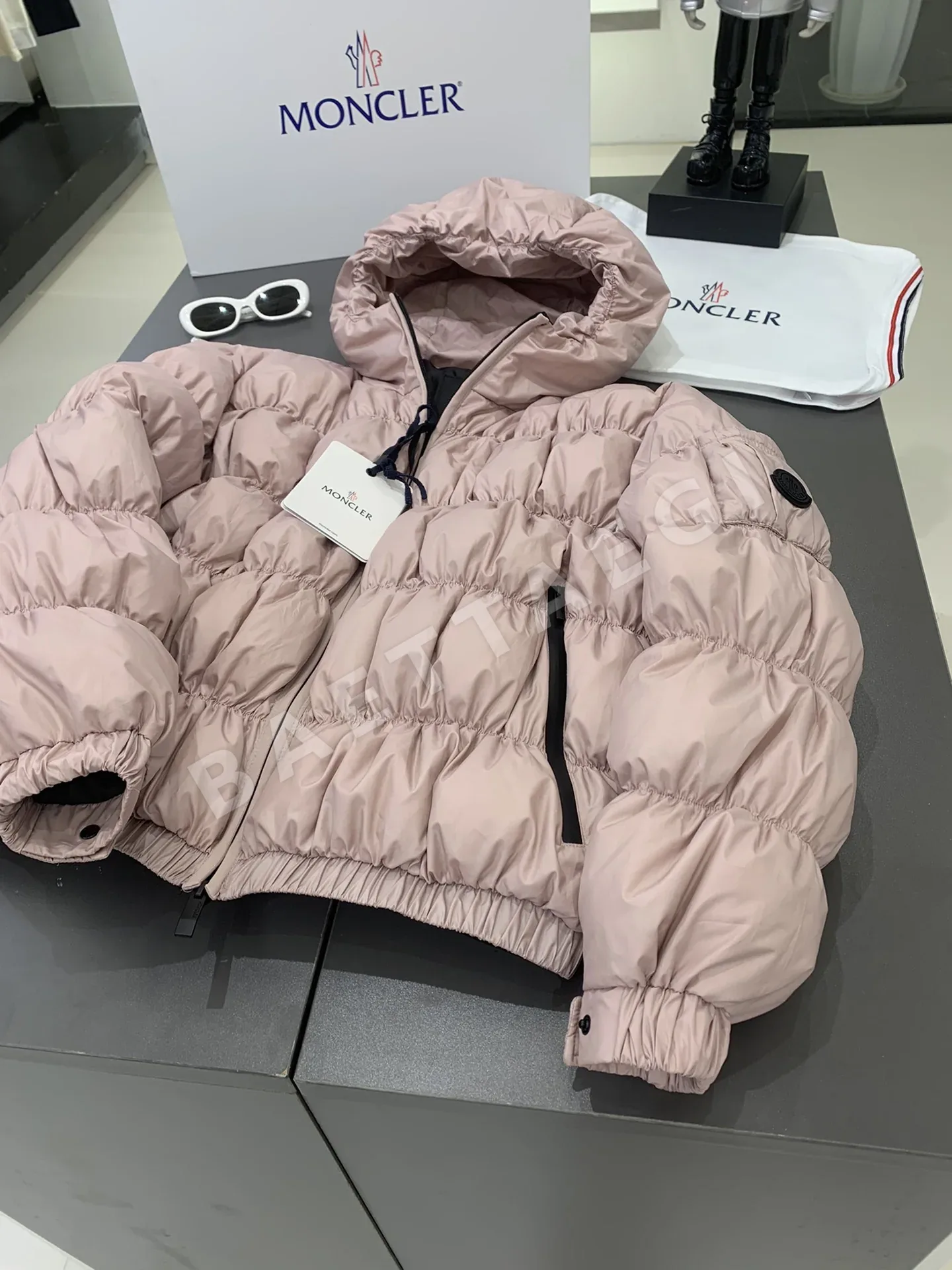 몽클레르 메돈트 쇼트 다운 자켓 상세 이미지 2