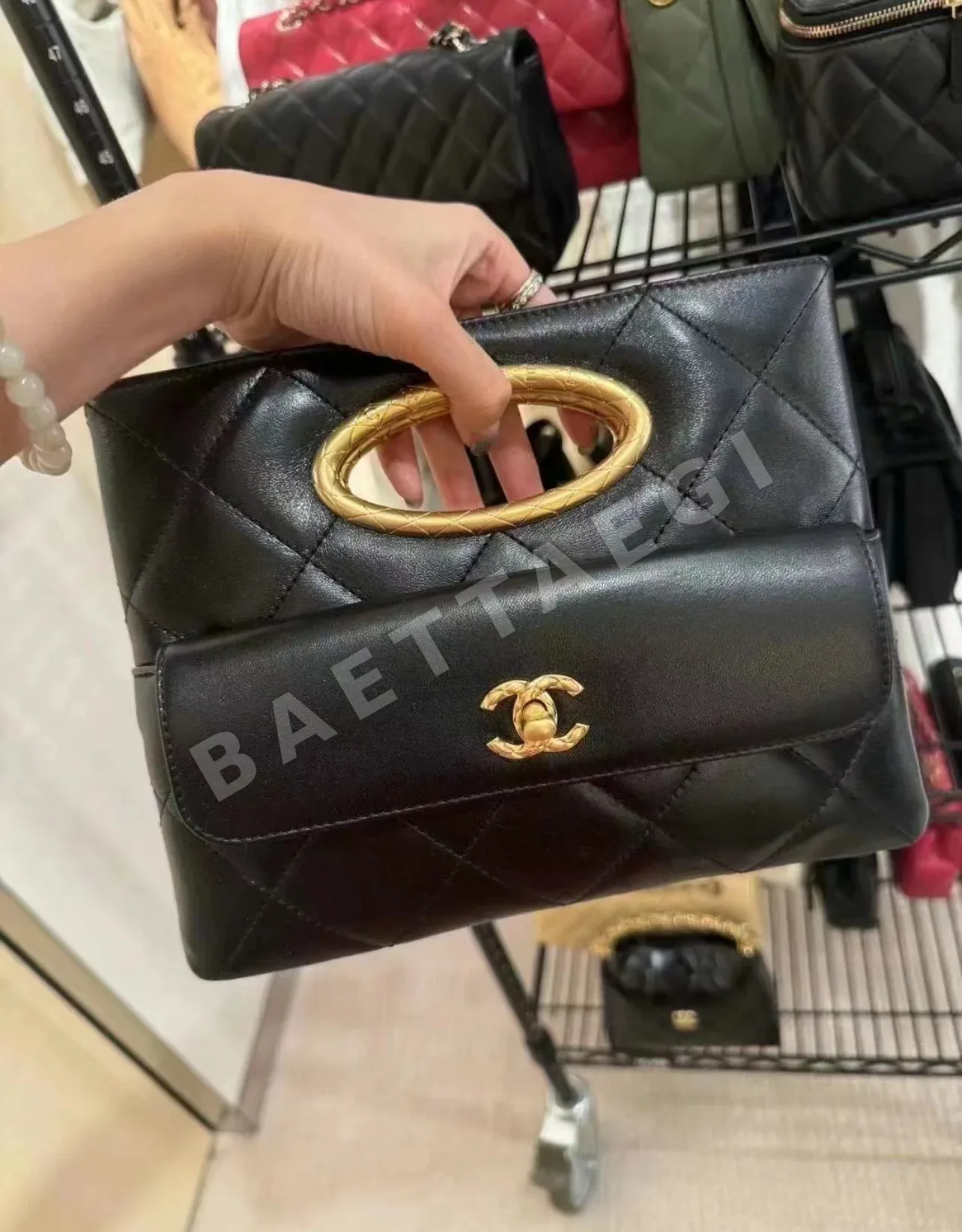 샤넬 24B 블랙 램스킨 숄더백 24B 상세 이미지 6