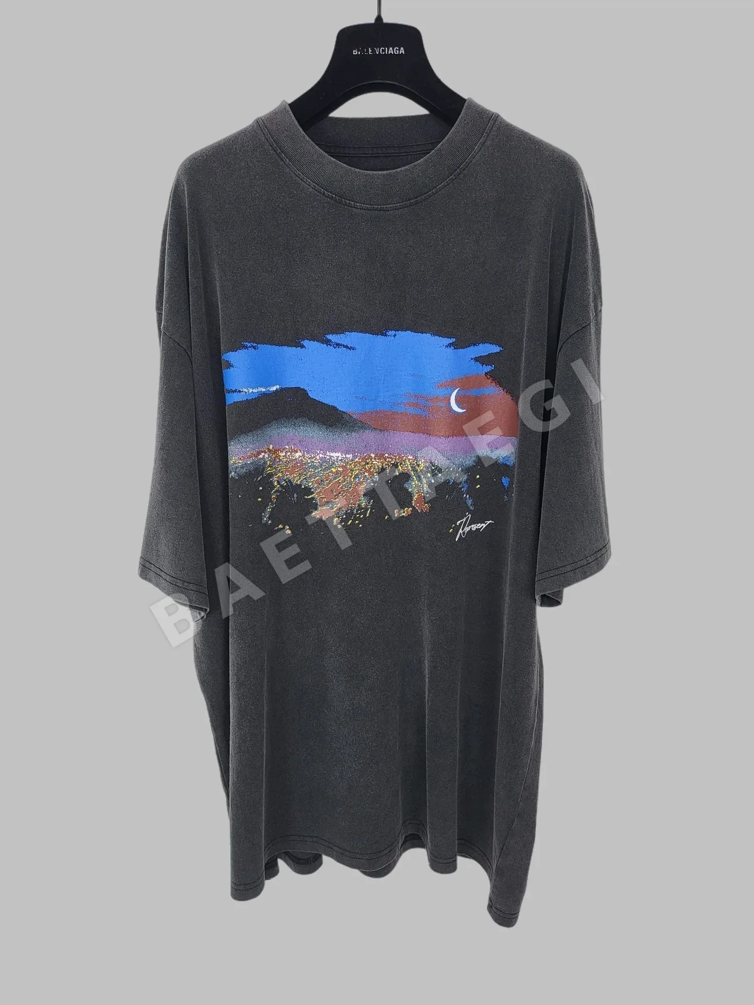 리프레젠트 도시 야경 워시 반팔 티셔츠 90143