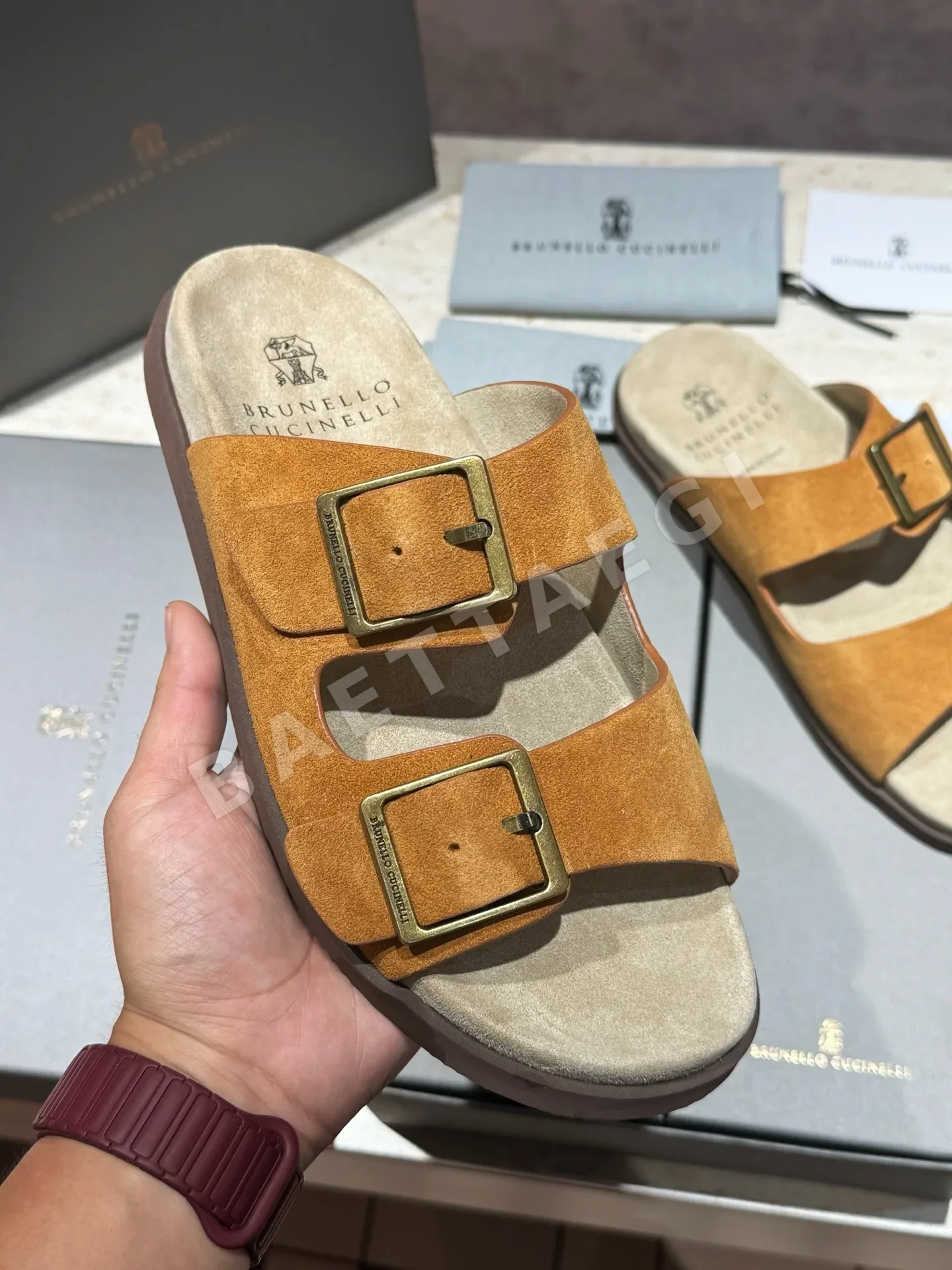 브루넬로쿠치넬리 스웨이드 비치 샌들 134556