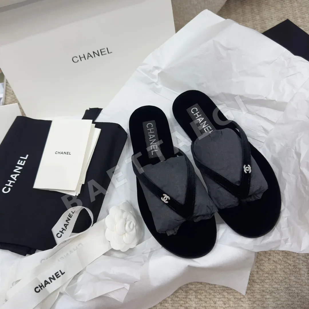 샤넬 벨벳 데님 라인석 C버클 플립플롭 93942
