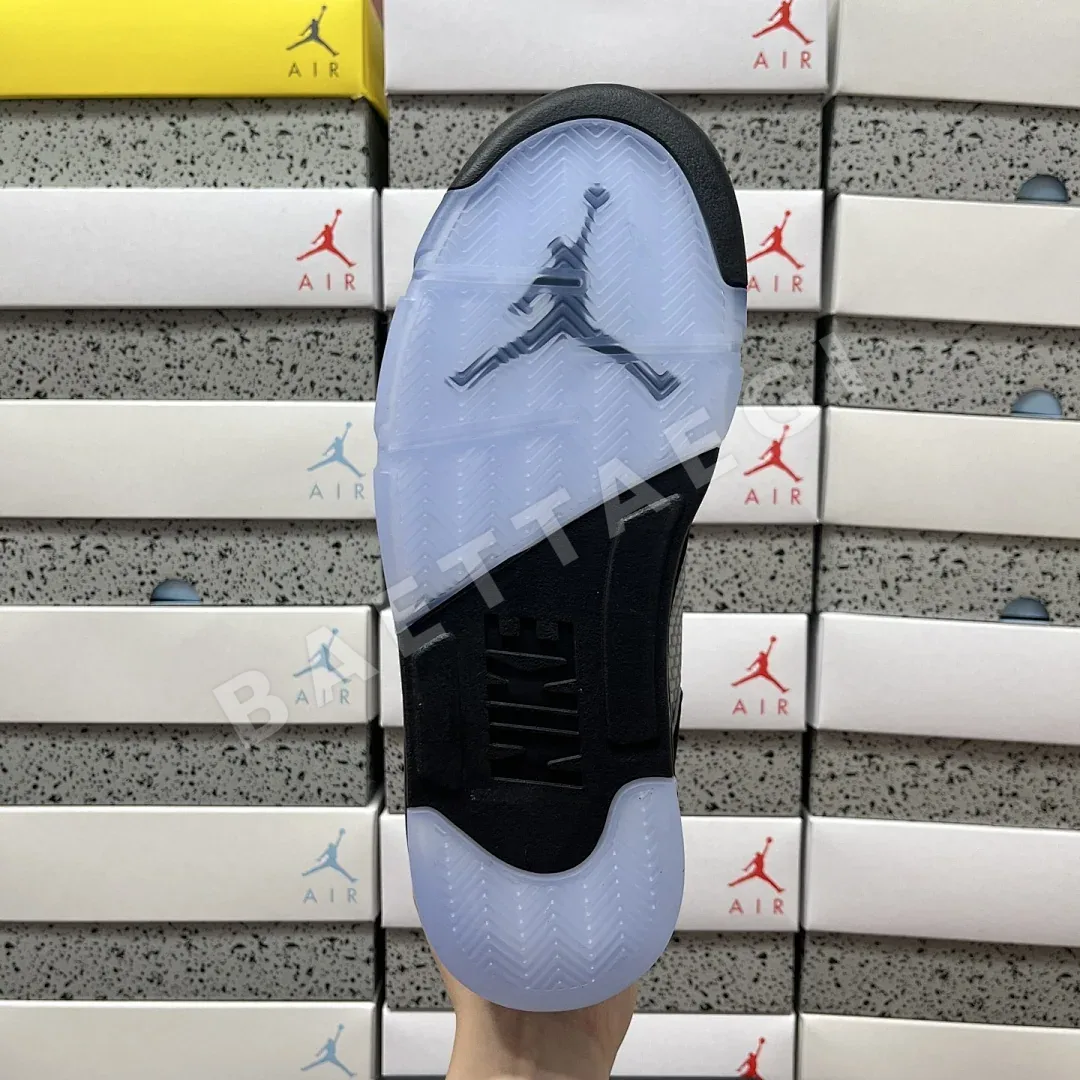 나이키 [GX] 조던 5 레트로 OG HF3975-001 201350 Nike Jordan 5 Retro OG Black Metallic 상세 이미지 2