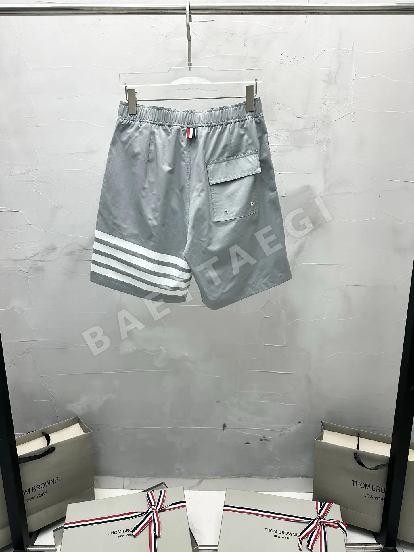 톰브라운 4바 스트라이프 나일론 남성 반바지 상세 이미지 9