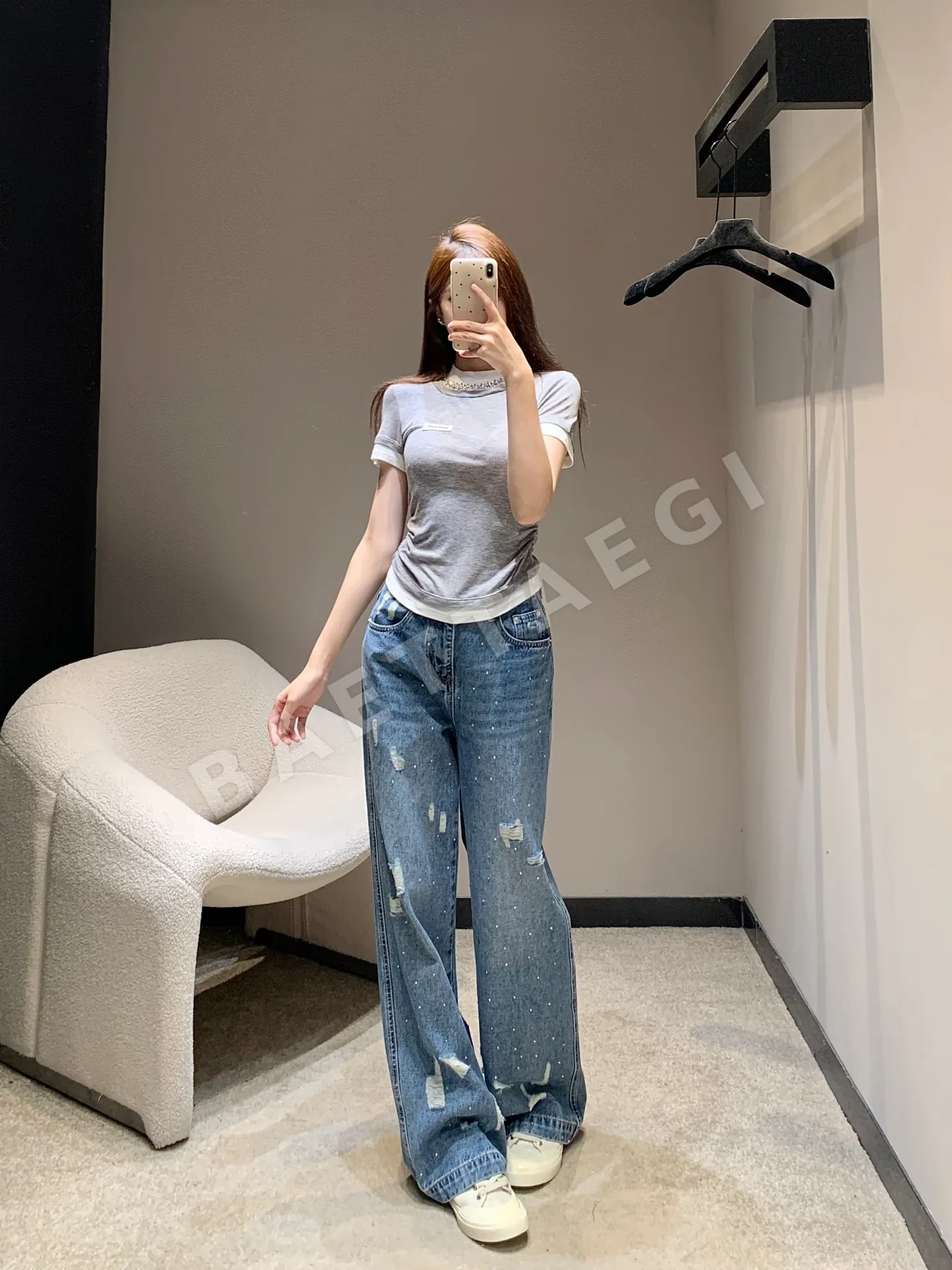 미우미우 라인스톤 장식 슬림핏 반팔 티셔츠 상세 이미지 6
