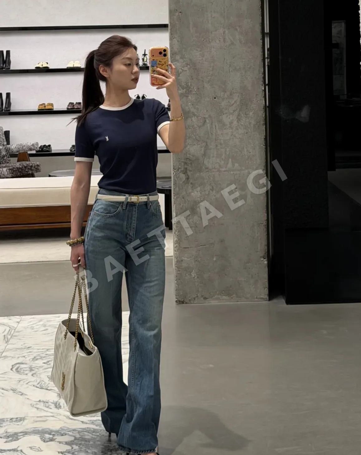 생로랑 컬러 블록 자수 로고 반팔 티셔츠 상세 이미지 4