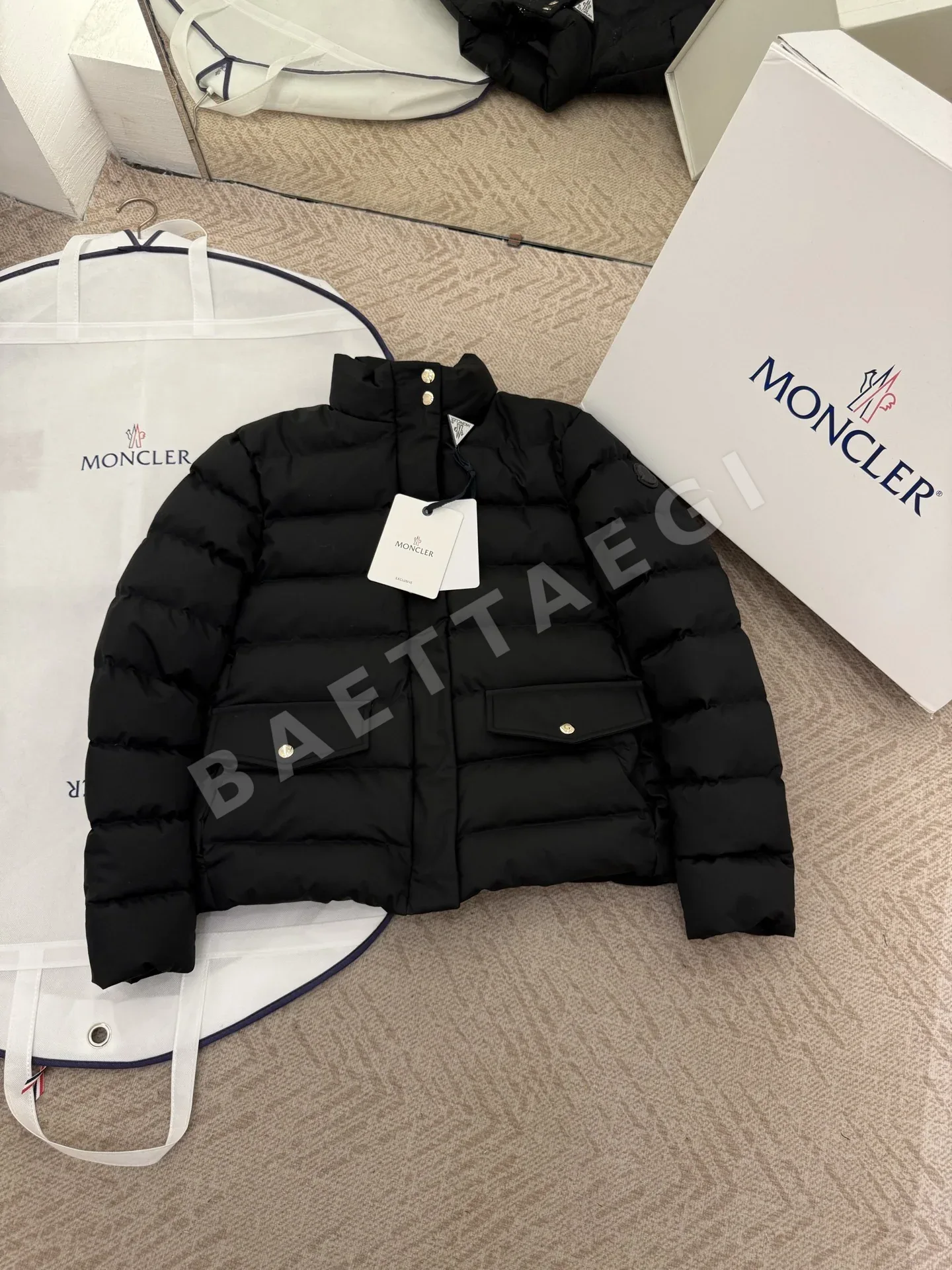 몽클레르 베셋(Bessette) 여성용 쇼트 다운 재킷 상세 이미지 6