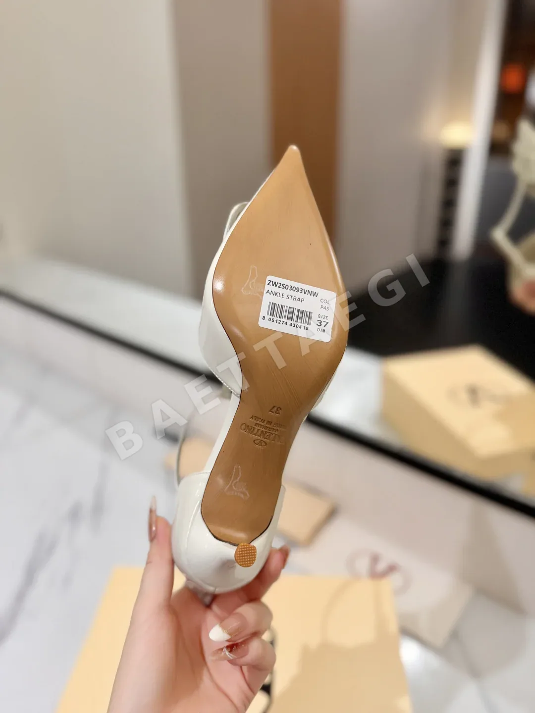 발렌티노 V 로고 버클 하이힐 샌들 상세 이미지 9