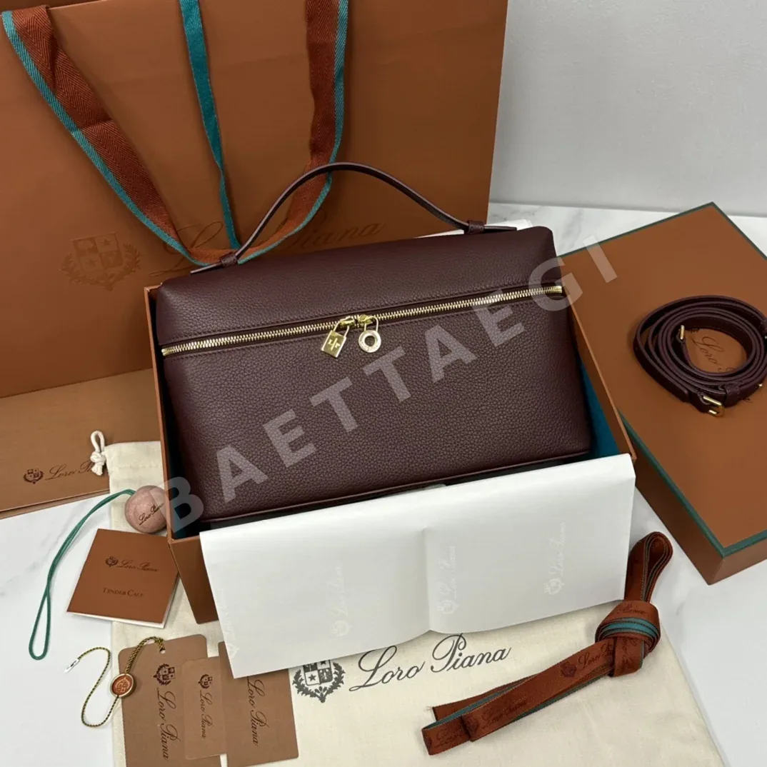 로로피아나 적두색 골드 버클 크로스바디 핸드백 191367
