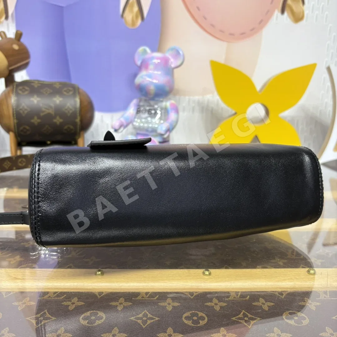 루이비통 포쉐트 바이브 램스킨 체인 숄더백 M14544 상세 이미지 4
