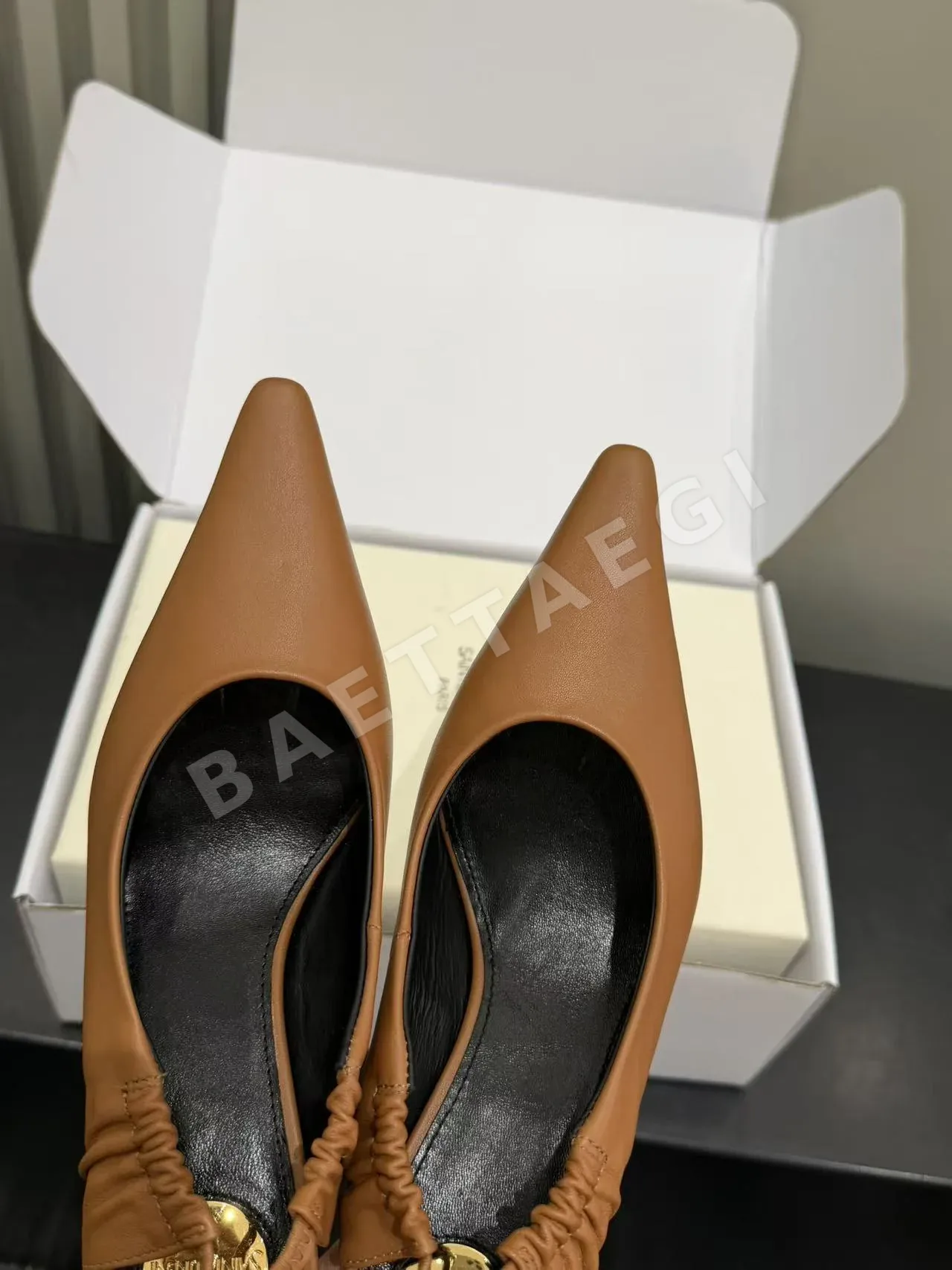 생로랑 YSL 스퀘어 토 오픈 백 샌들 상세 이미지 4