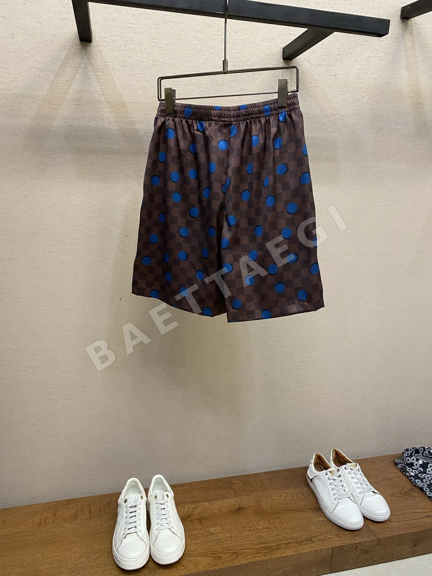 루이비통 체커보드 도트 프린트 남여공용 반바지 상세 이미지 3