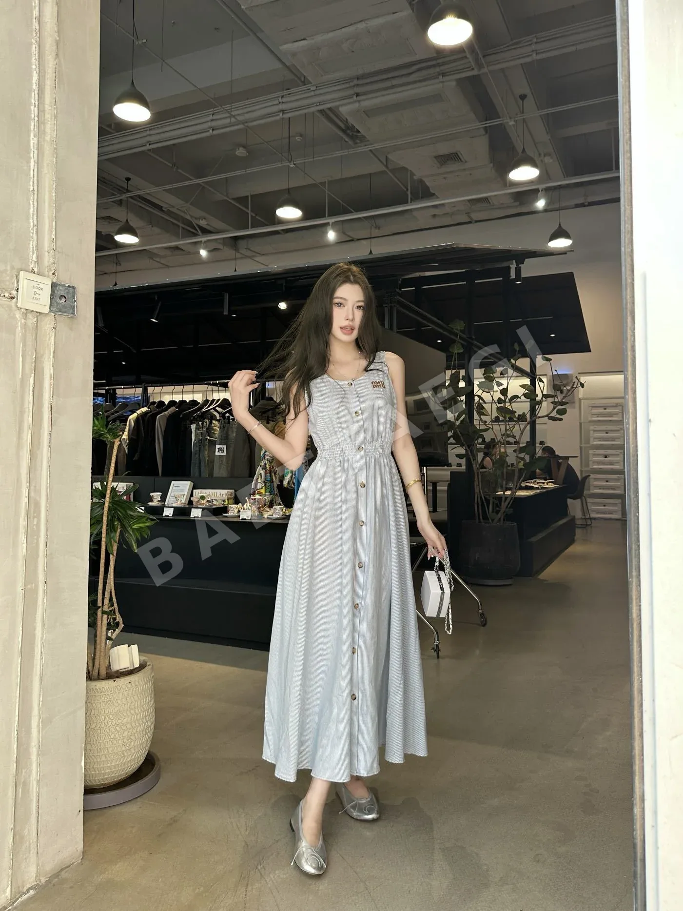 미우미우 여성 절제된 디자인 테크니컬 원단 원피스 101277
