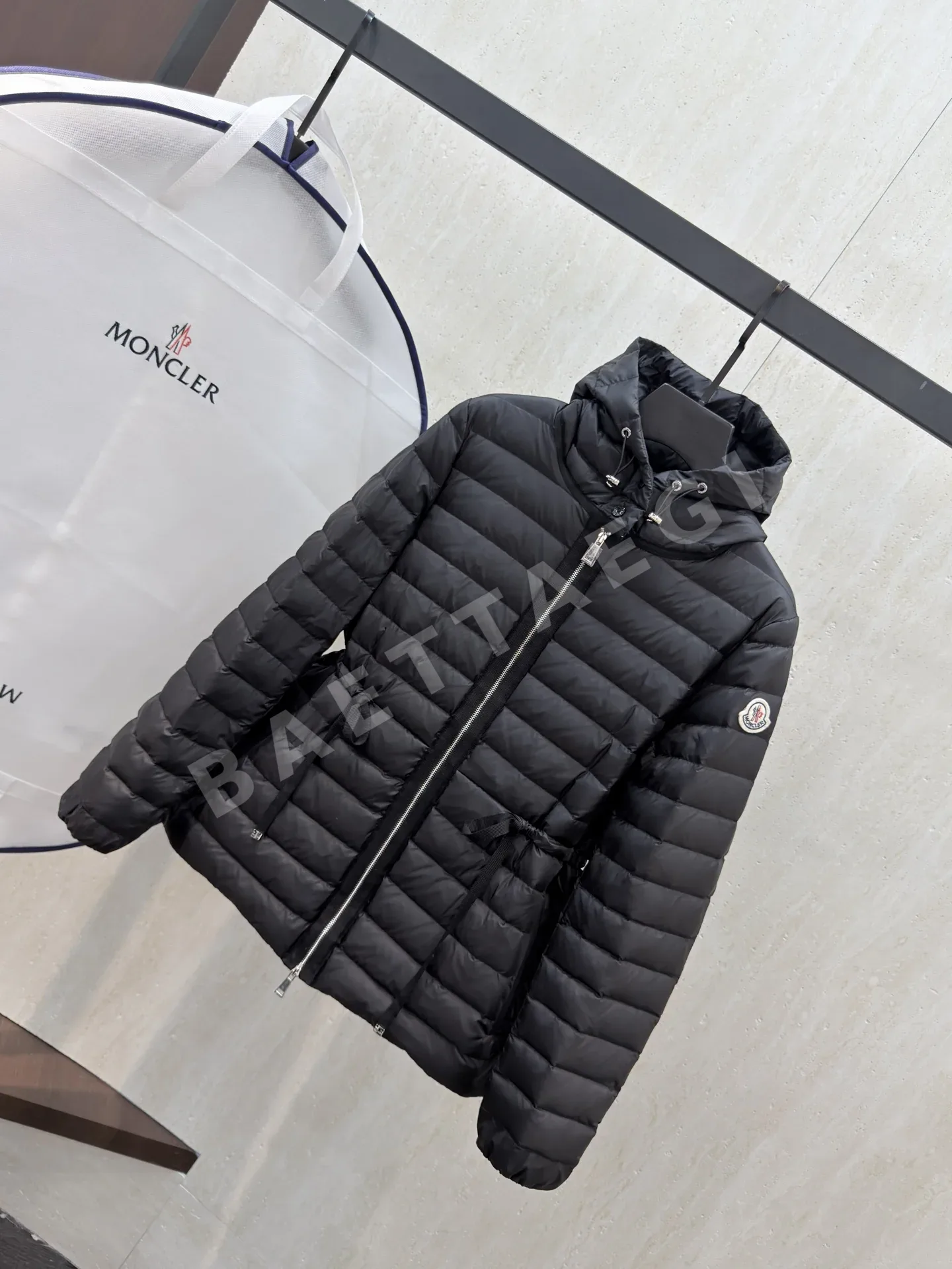 몽클레르 여성 패딩 상세 이미지 6