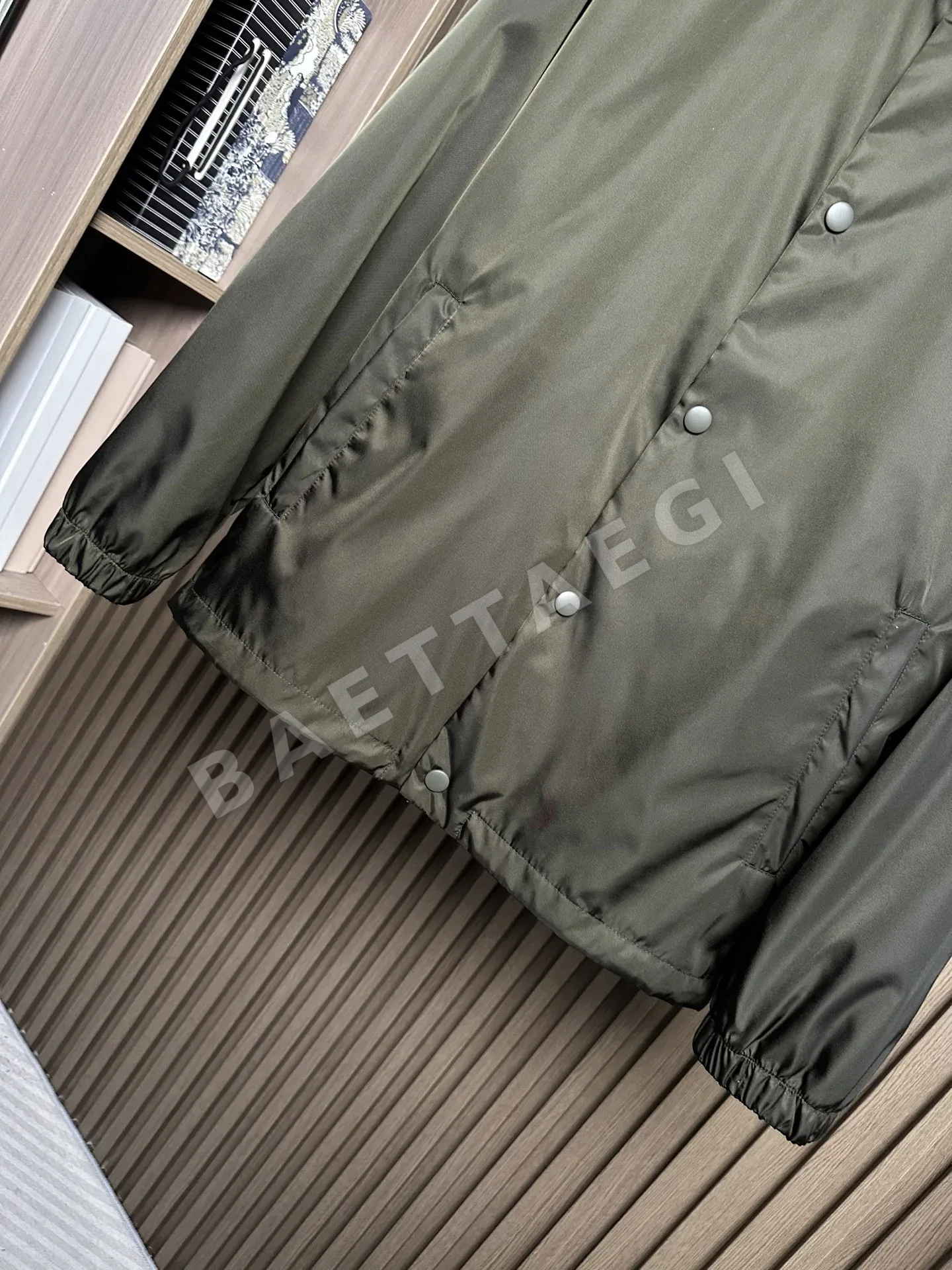 프라다 삼각로고 Re-Nylon 셔츠 자켓 상세 이미지 5
