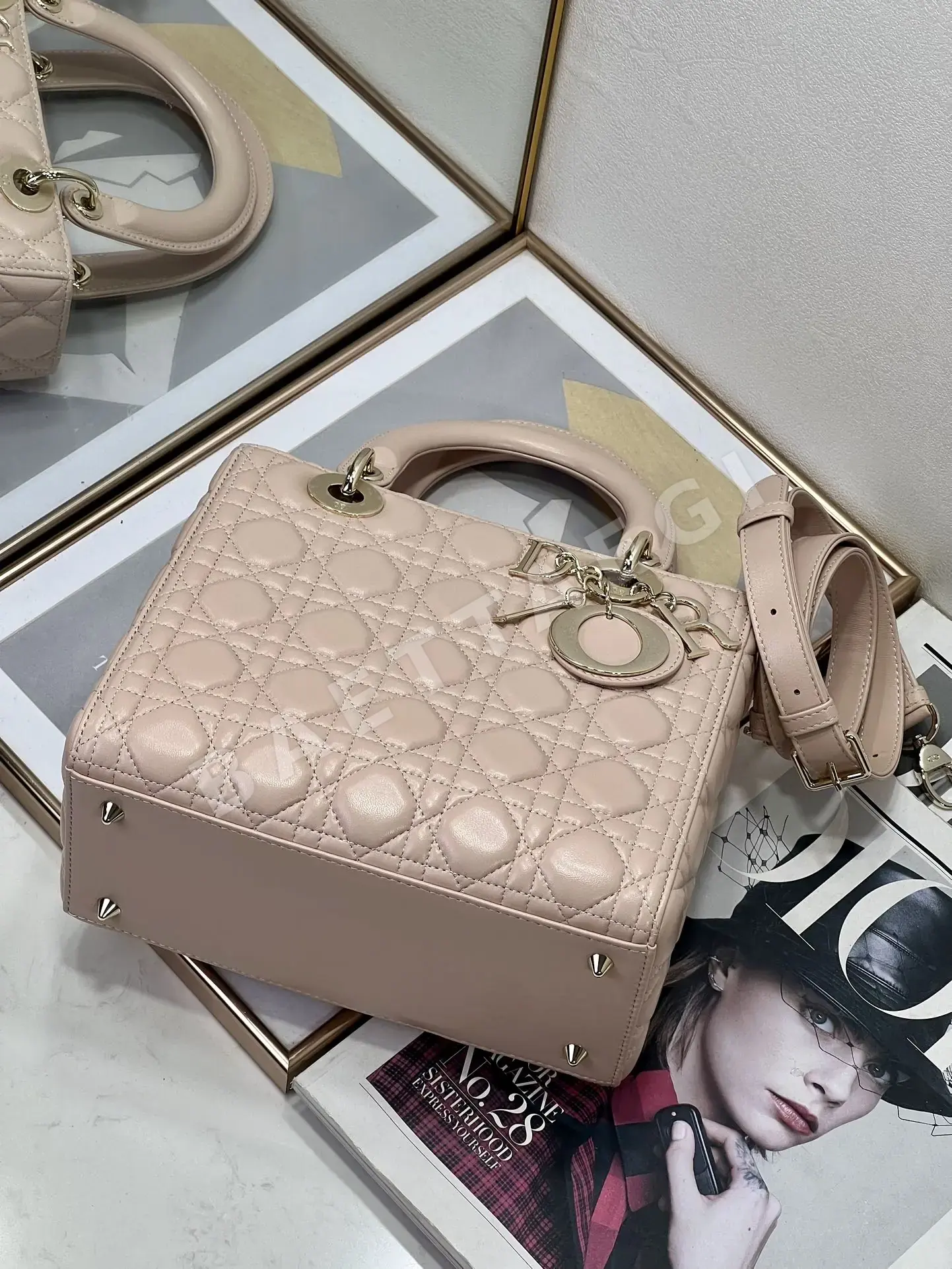 디올 레이디 5 컴파트먼트 램스킨 미디엄 가방 상세 이미지 5