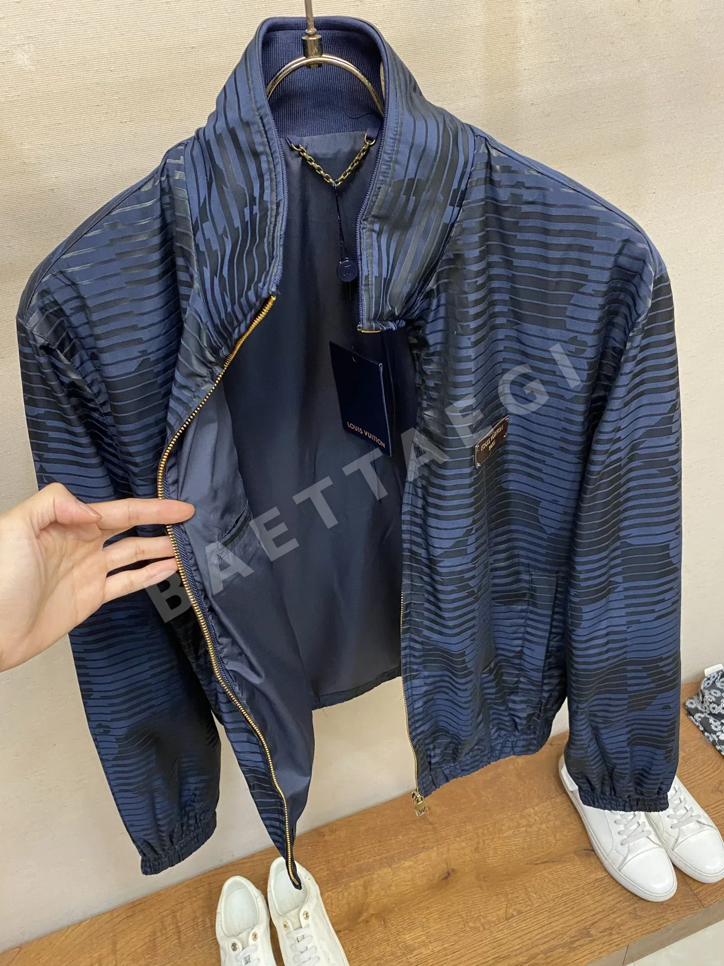 루이비통 뉴스트라이프 클로버 로고 남성 스탠드카라 자켓 상세 이미지 8
