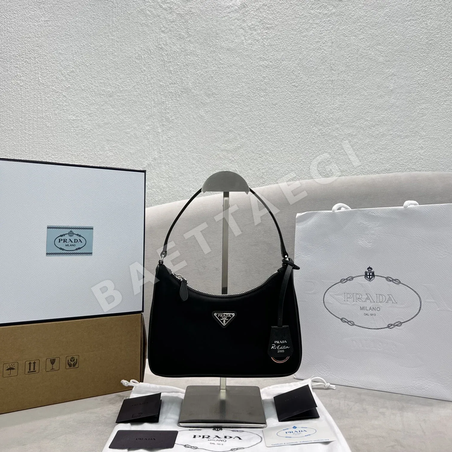 프라다 나일론 호보백 C168838